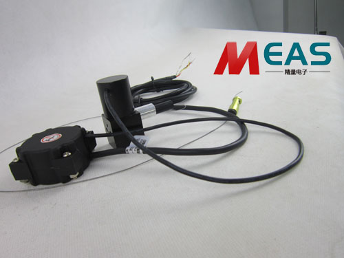 拉線位移編碼器輸出電纜加防護(hù)裝置以免因外力損壞